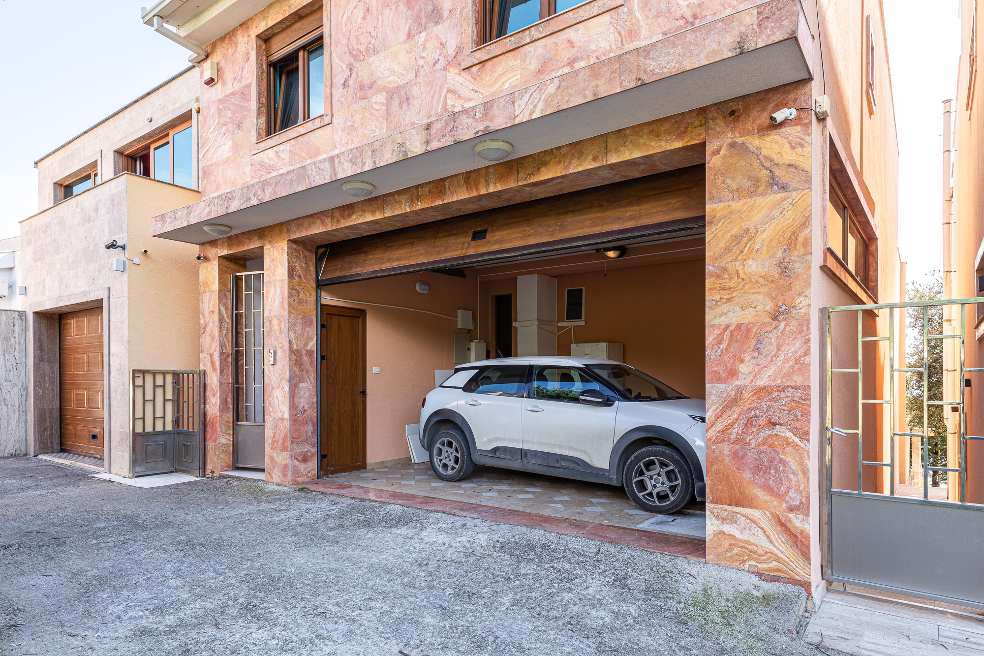 Image of House - 4 Bedrooms - 4 Bathrooms for Sale in Bar-Utjeha-Montenegro, Image 8