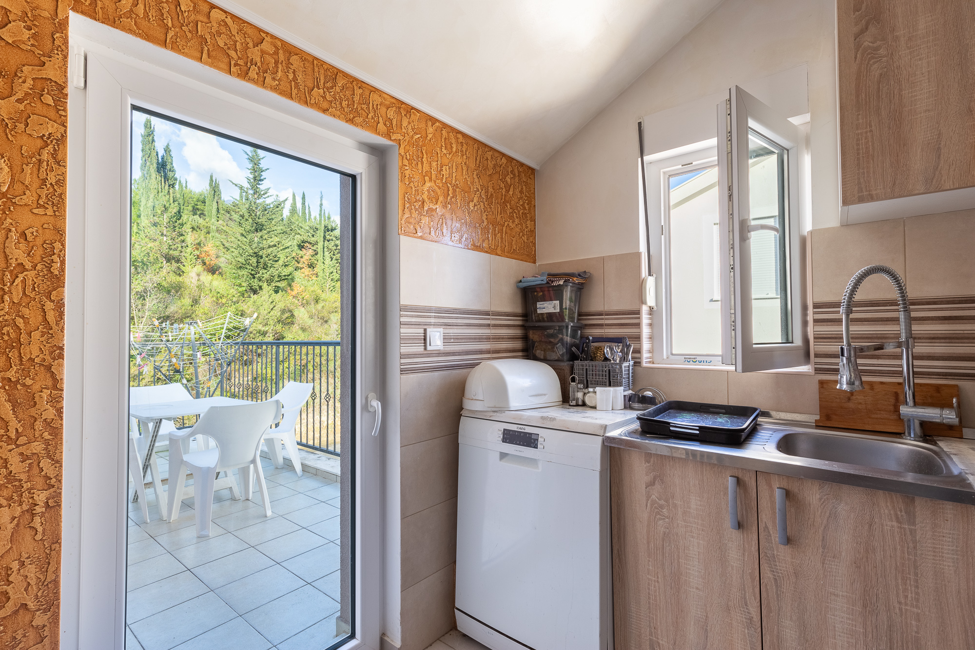 Image of Apartment - 2 Bedrooms - 2 Bathrooms for Sale in Herceg-Novi-Igalo-Montenegro, Image 9