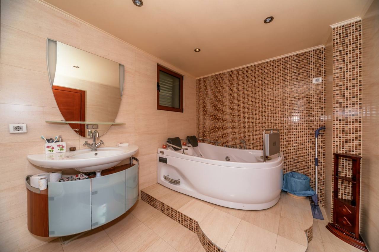Image of Apartment - 5 Bedrooms - 2 Bathrooms for Sale in Bar-Susanj-Montenegro, Image 11