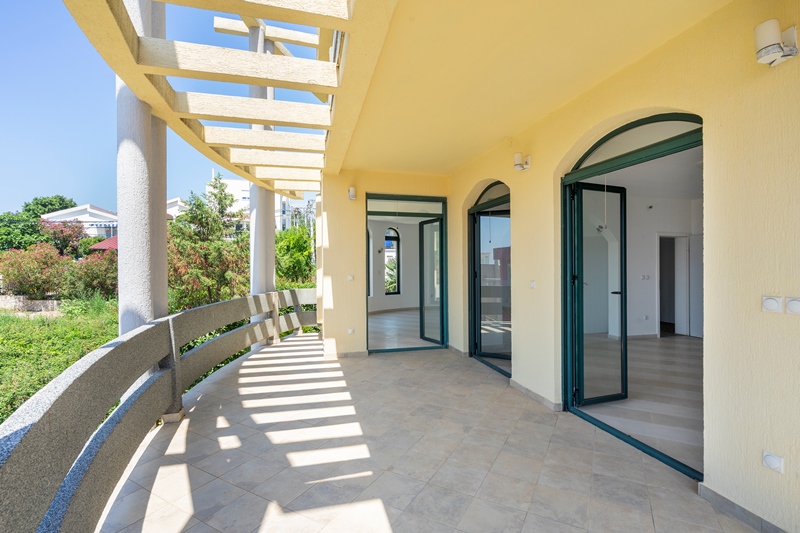 Image of Villa - 4 Bedrooms - 4 Bathrooms for Sale in Bar-Utjeha-Montenegro, Image 11