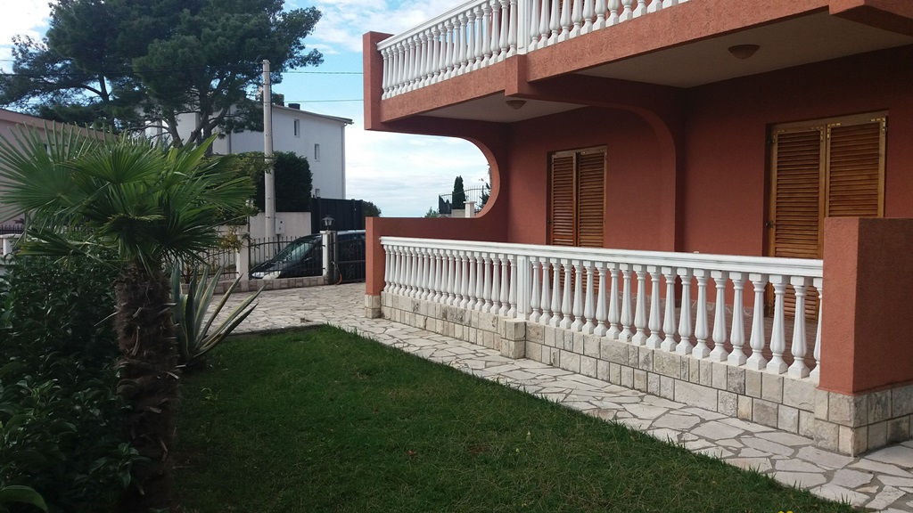 Image of House - 8 Bedrooms - 9 Bathrooms for Sale in Bar-Susanj-Montenegro, Image 5