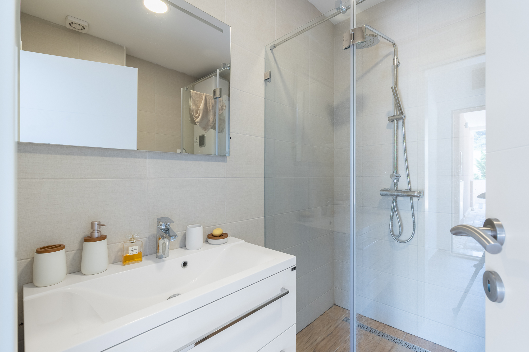  Image of Apartment - 1 Bathrooms for Residential For Sale in Bar-Dobre Vode-Montenegro, Image 9