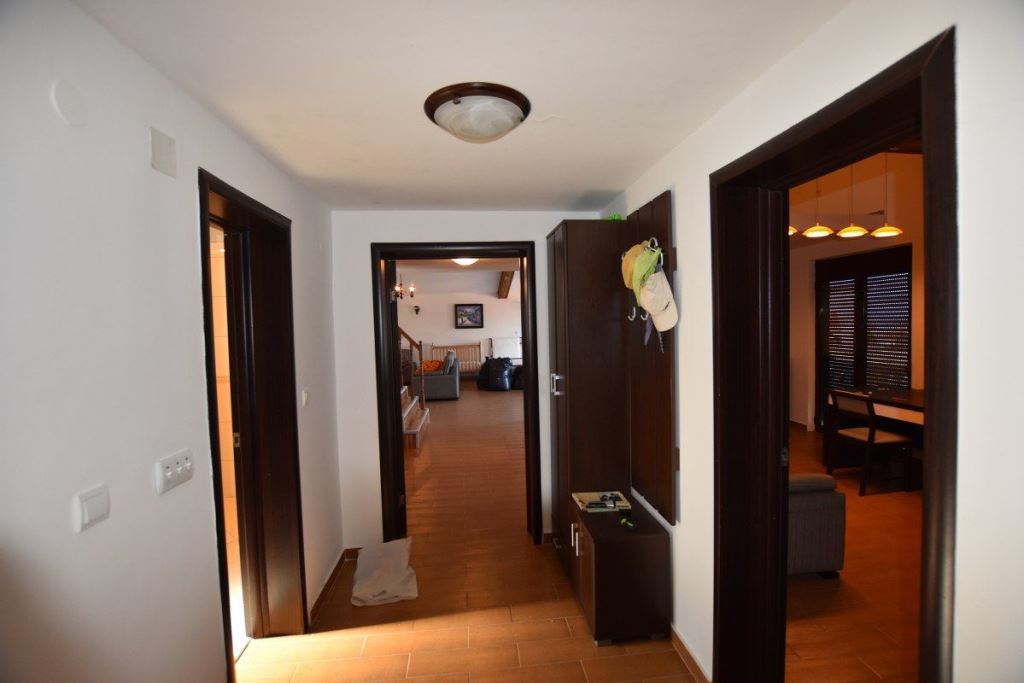 Haus 7 Schlafzimmer  Bar, Montenegro