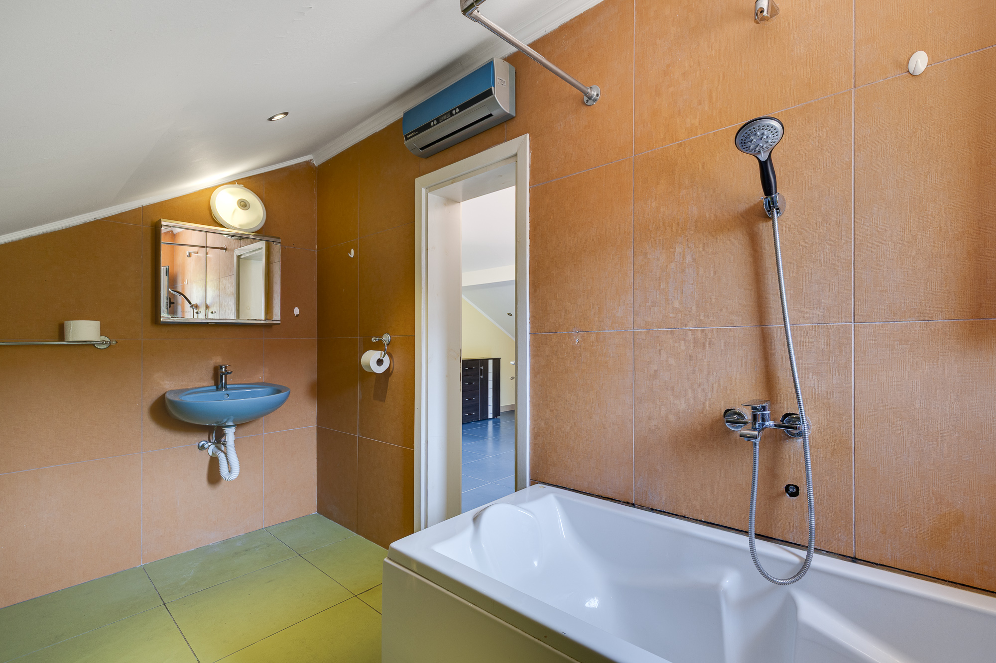  Image of House - 5 Bedrooms - 3 Bathrooms for Residential For Sale in Tivat-Djurasevici-Montenegro, Image 10