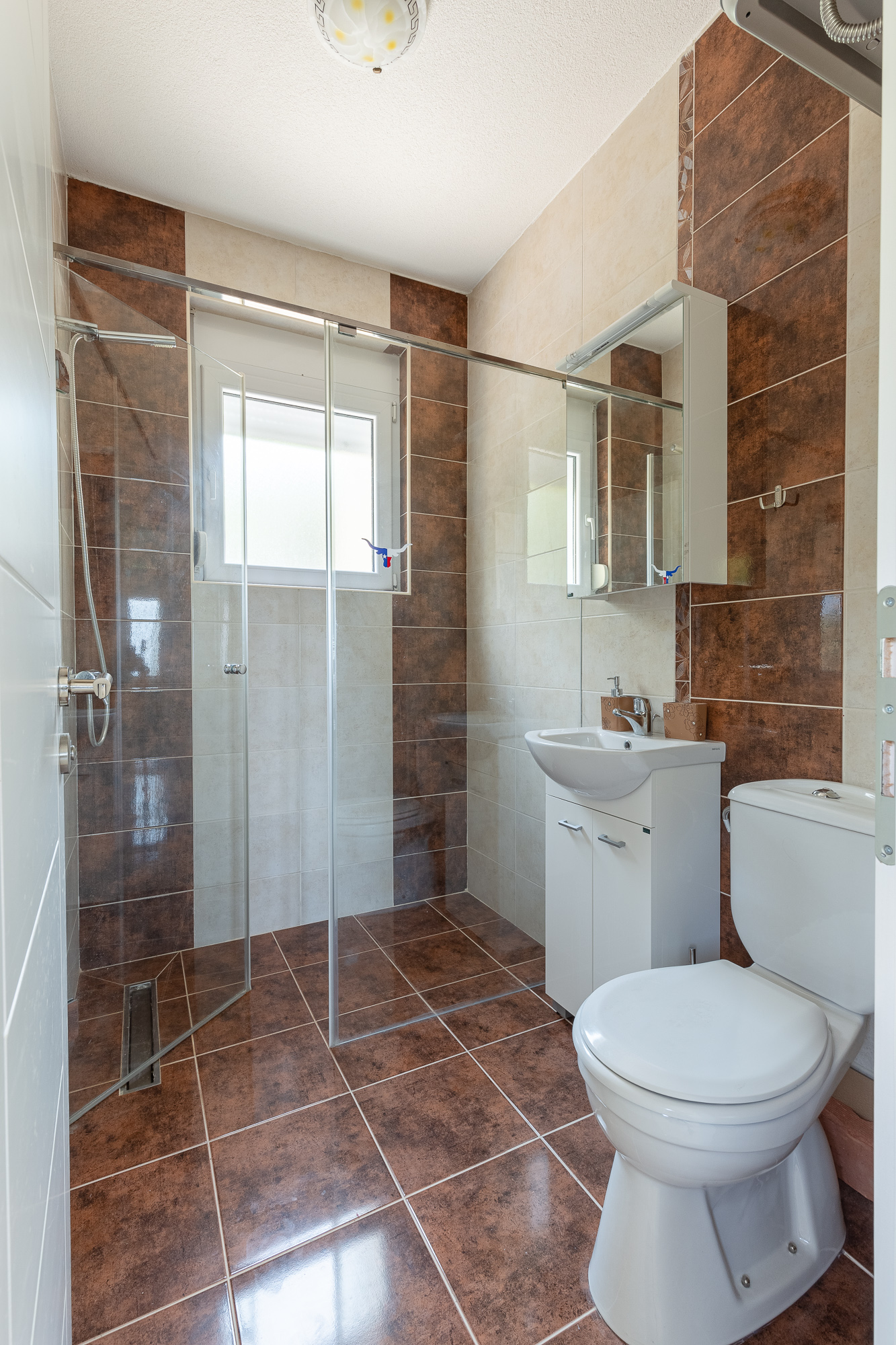 Image of House - 5 Bedrooms - 5 Bathrooms for Sale in Herceg-Novi-Montenegro, Image 16