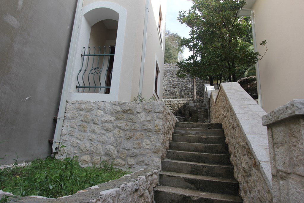 Image of House - 6 Bedrooms - 8 Bathrooms for Sale in Budva-Budva-Montenegro, Image 38