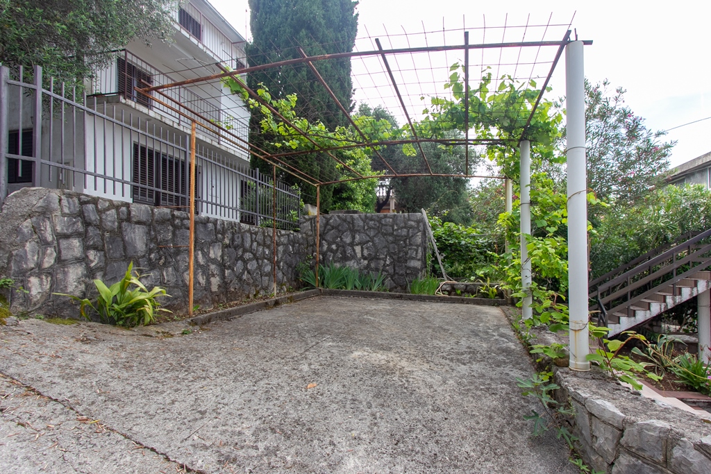 Image of House - 9 Bedrooms - 3 Bathrooms for Sale in Tivat-Krasici-Montenegro, Image 14