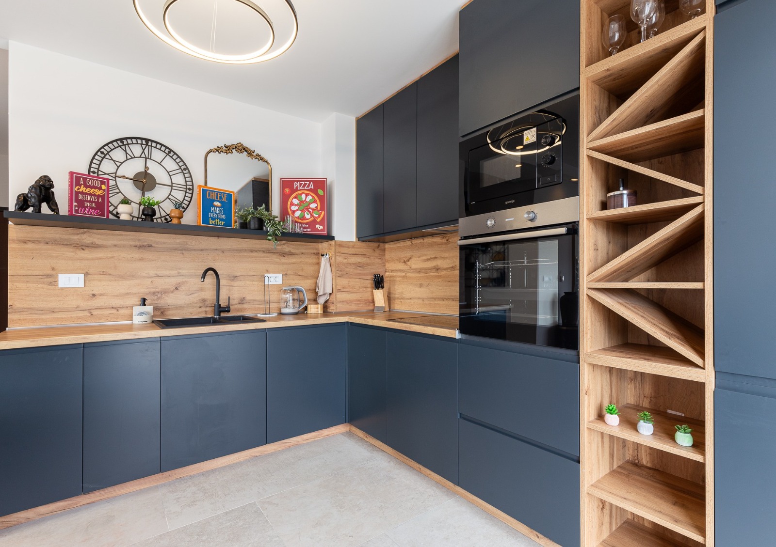 For sale: a spacious and luxuriously furnished three-bedroom apartment in the Sunny Side complex.  Becici Budva