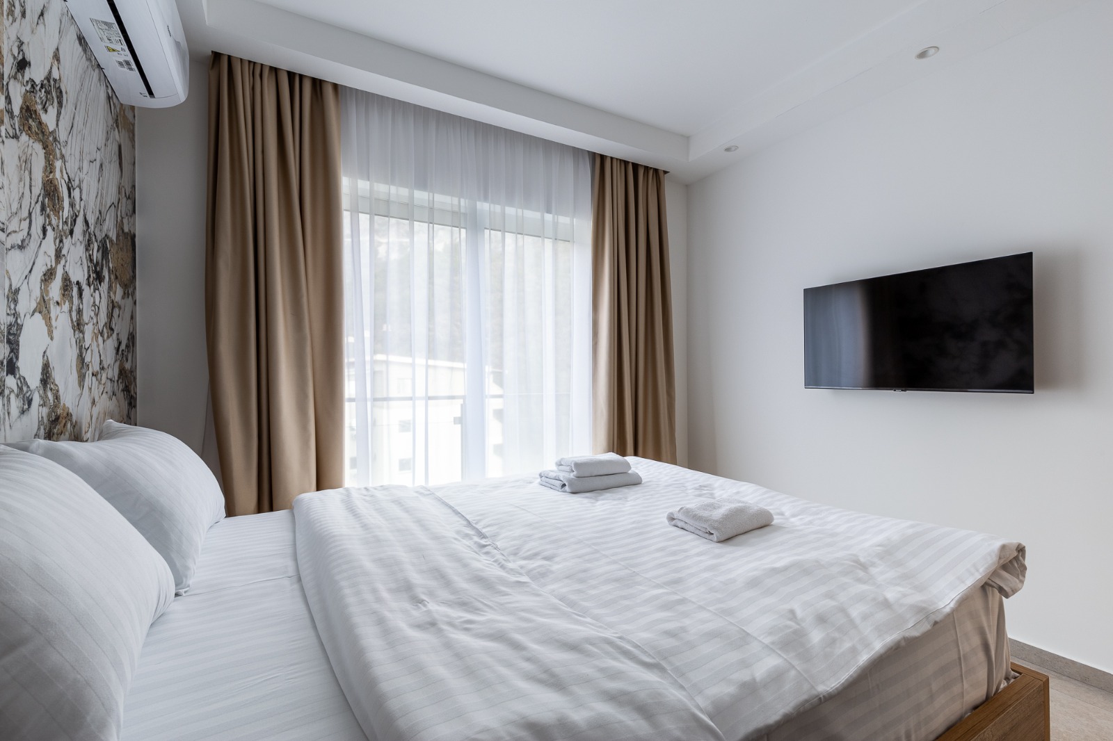 For sale: a spacious and luxuriously furnished three-bedroom apartment in the Sunny Side complex.  Becici Budva