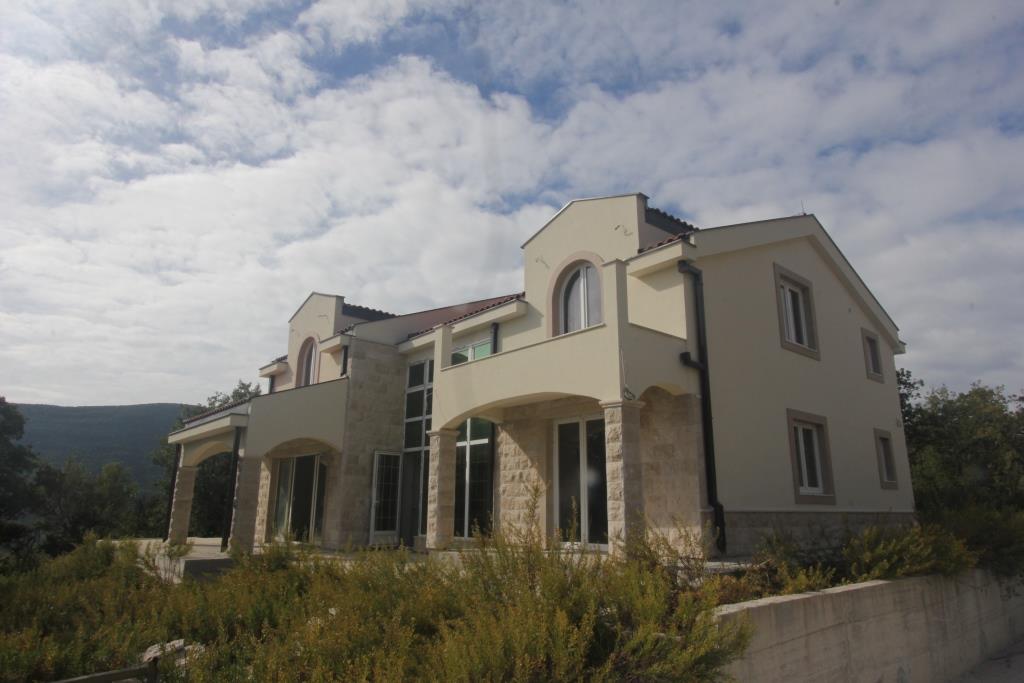 Image of House - 4 Bedrooms - 3 Bathrooms for Sale in Herceg-Novi-Herceg Novi-Montenegro, Image 9