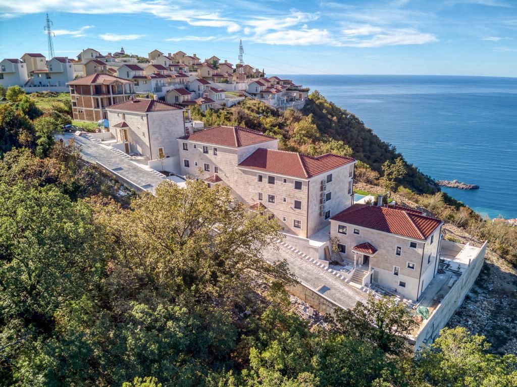 Image of Apartment - 3 Bedrooms - 1 Bathrooms for Sale in Budva-Blizikuce-Montenegro, Image 2