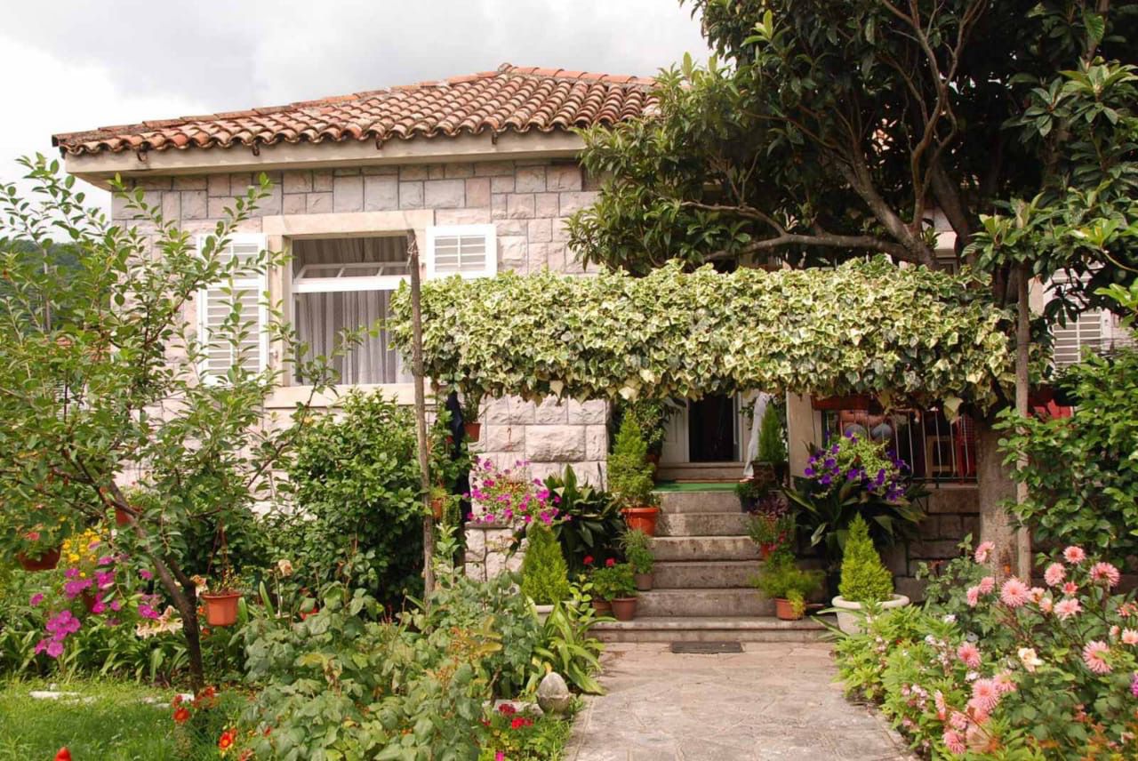 Image of House - 3 Bedrooms - 1 Bathrooms for Sale in Herceg-Novi-Kamenari-Montenegro, Image 1
