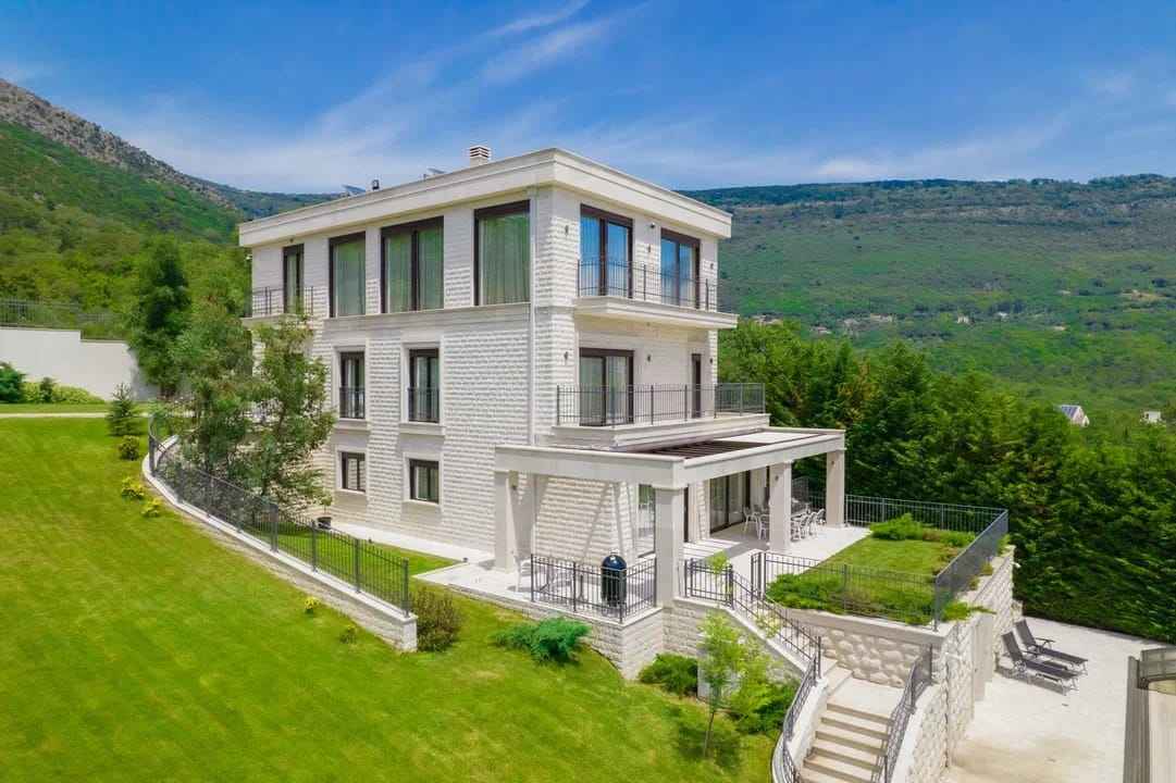 Image of Villa - 6 Bedrooms - 2 Bathrooms for Sale in Tivat-Mrcevac-Montenegro, Image 4