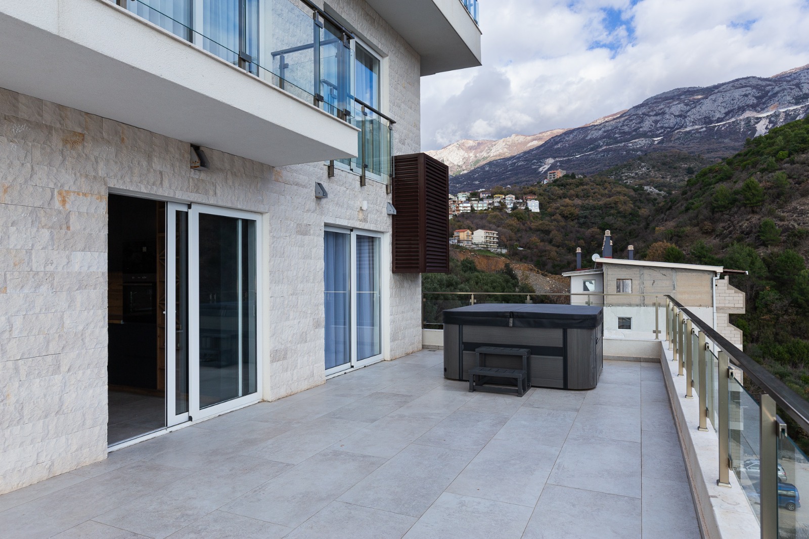 For sale: a spacious and luxuriously furnished three-bedroom apartment in the Sunny Side complex.  Becici Budva