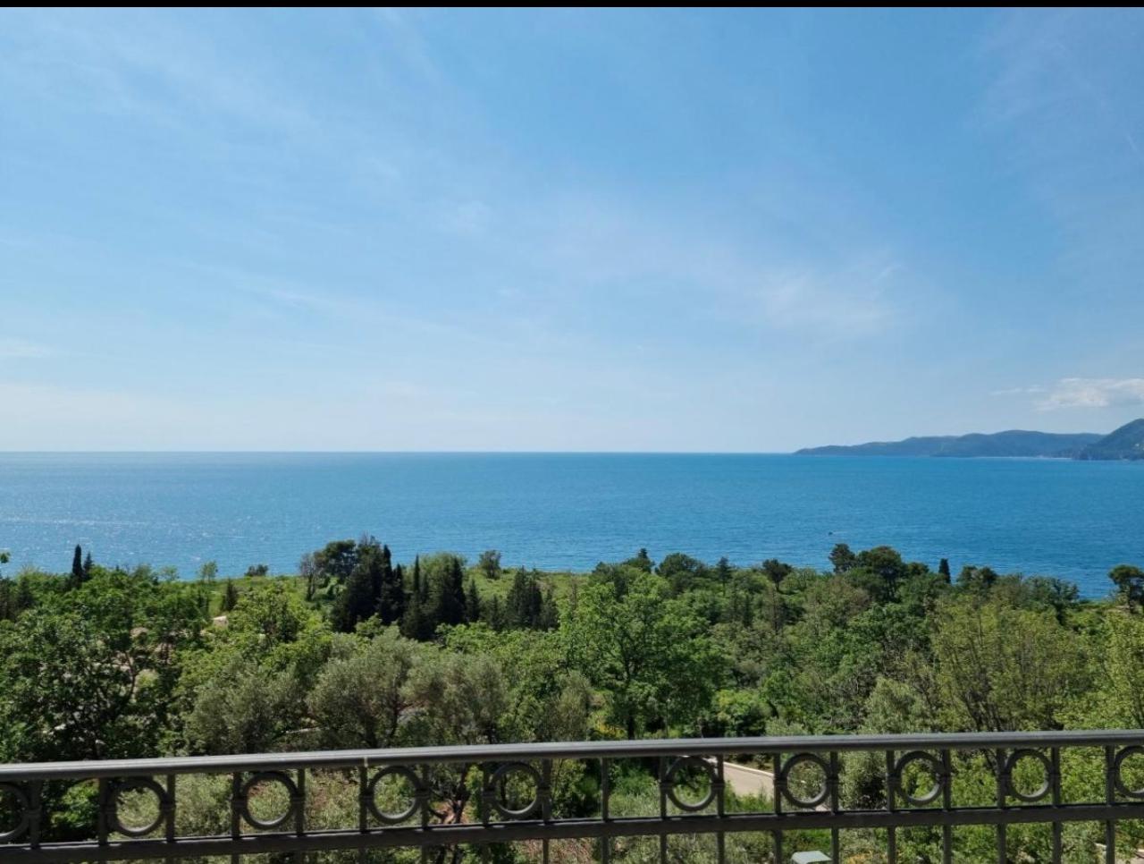 FOR SALE – Luxury apartments with sea view | Exclusive location near Budva | Garage space included in the price  Rezevici Budva