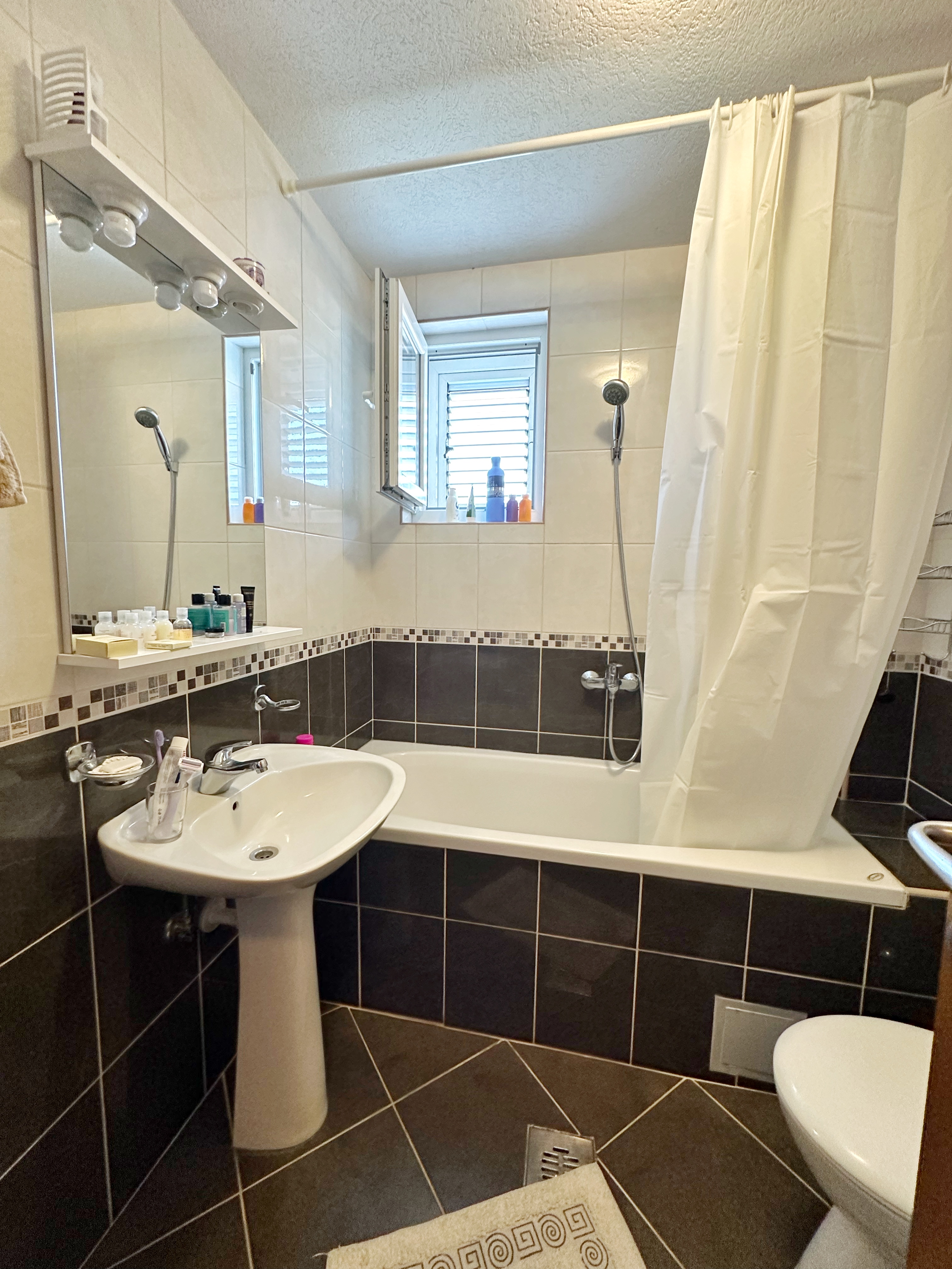 Image of Hotel - 8 Bedrooms - 6 Bathrooms for Sale in Tivat-Lustica-Montenegro, Image 26