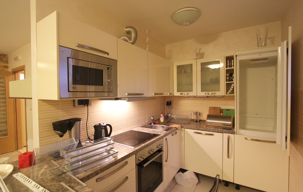 Image of Apartment - 3 Bedrooms - 2 Bathrooms for Sale in Herceg-Novi-Topla-Montenegro, Image 3
