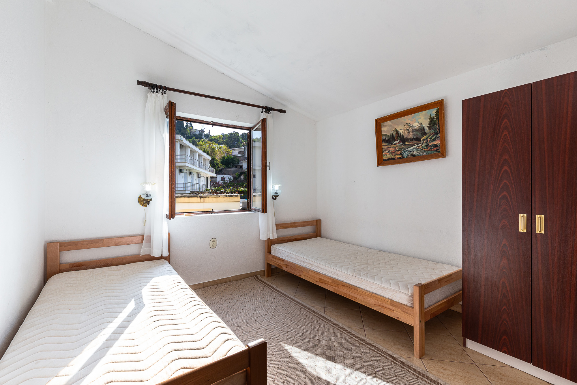 Image of House - 8 Bedrooms - 2 Bathrooms for Sale in Bar-Sutomore-Montenegro, Image 12