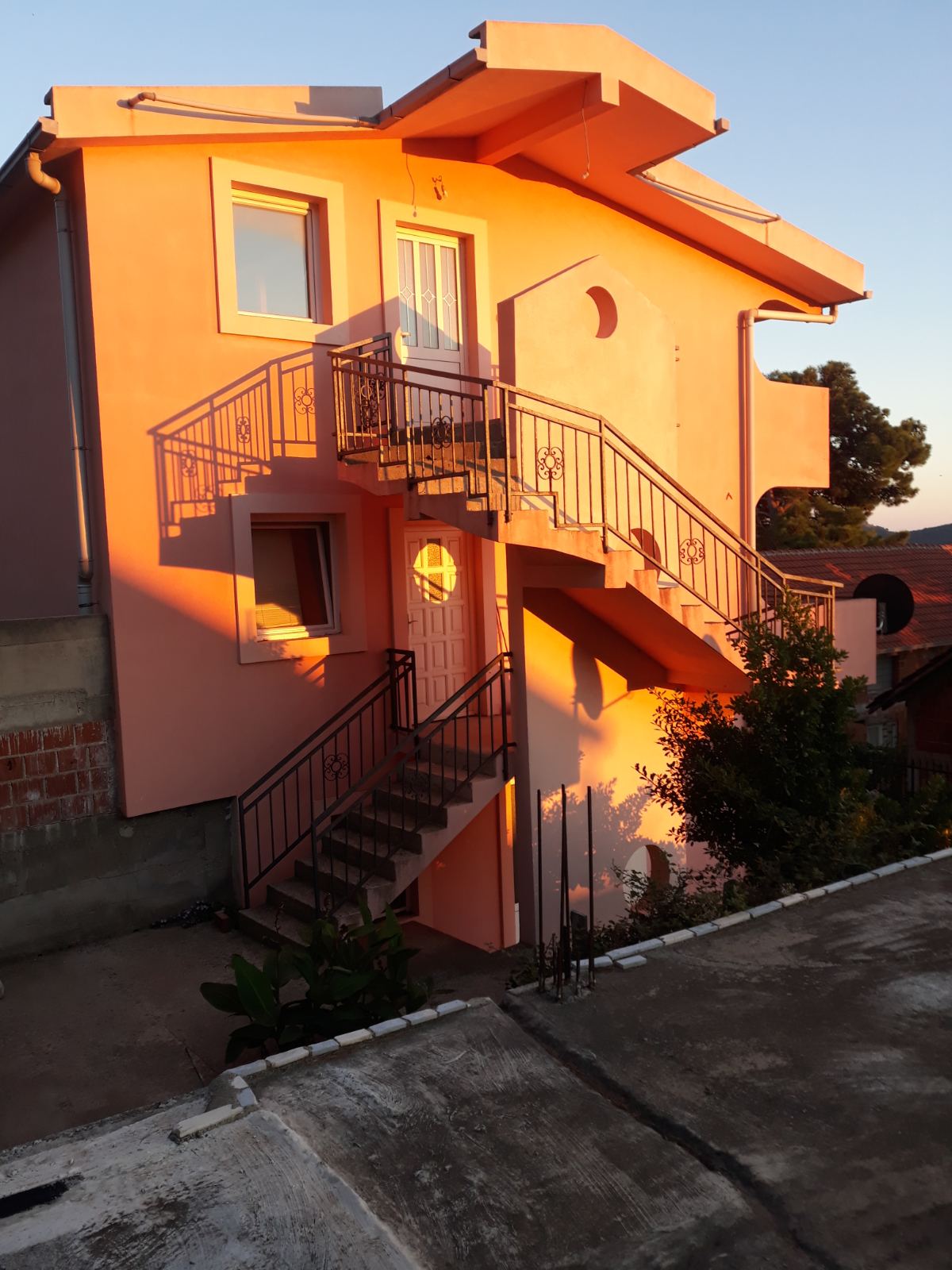 Image of House - 6 Bedrooms - 3 Bathrooms for Sale in Bar-Zeleni Pojas-Montenegro, Image 1