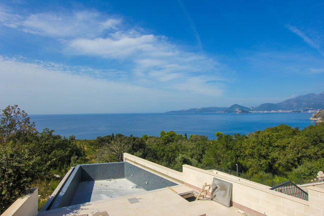 Two magnificent villas, exquisitely designed and with unrivaled views of the sparkling sea.