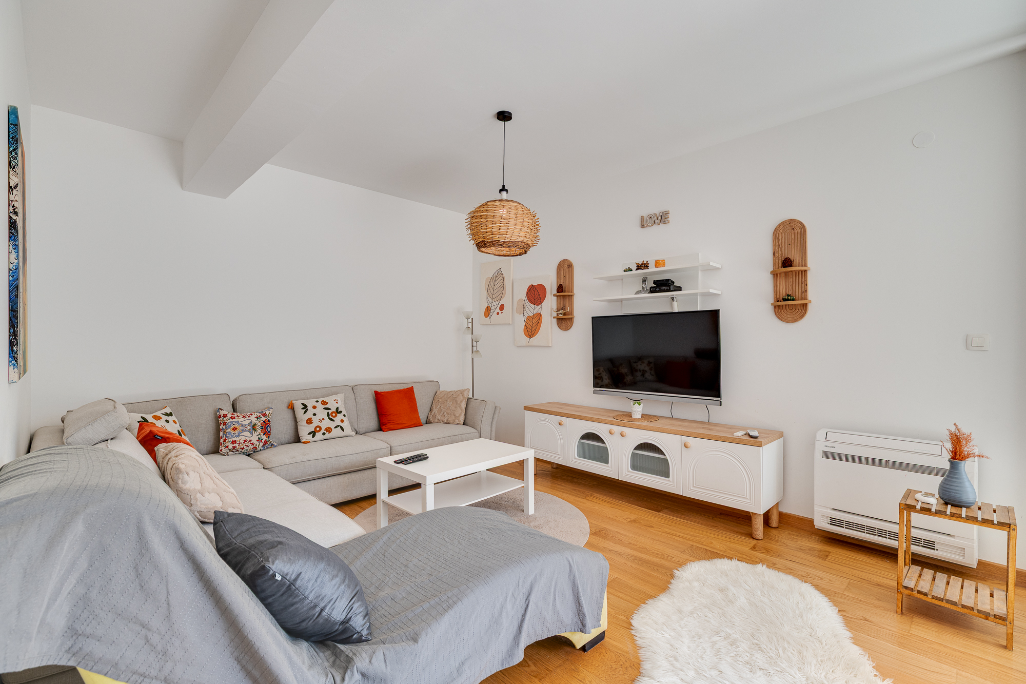 Image of Apartment - 2 Bedrooms - 1 Bathrooms for Sale in Kotor-Dobrota-Montenegro, Image 4