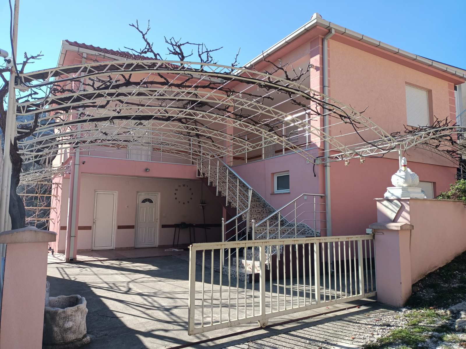 Image of House - 6 Bedrooms - 6 Bathrooms for Sale in Bar-Sutomore-Montenegro, Image 1