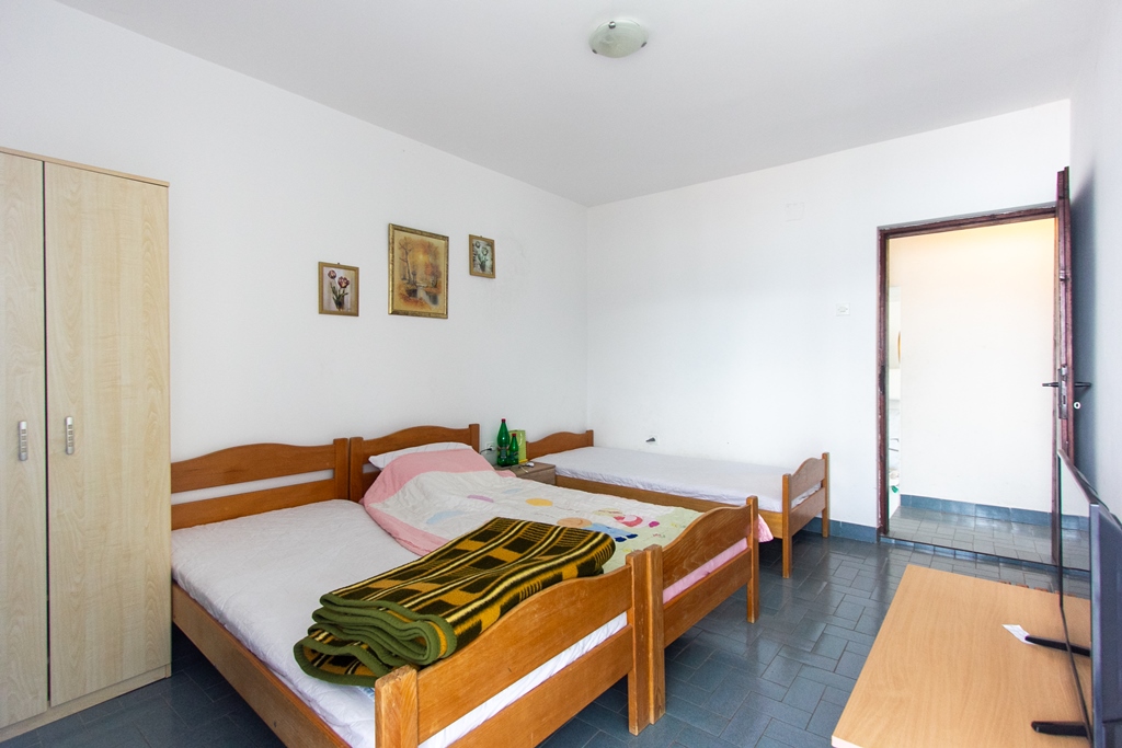 Image of House - 9 Bedrooms - 3 Bathrooms for Sale in Tivat-Krasici-Montenegro, Image 5