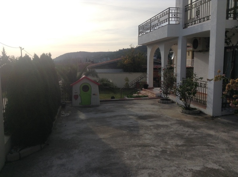 Image of House - 12 Bedrooms - 10 Bathrooms for Sale in Bar-Bar-Montenegro, Image 3