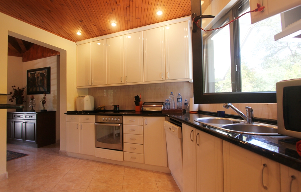 Image of House - 3 Bedrooms - 2 Bathrooms for Sale in Budva-Radanovici-Montenegro, Image 7