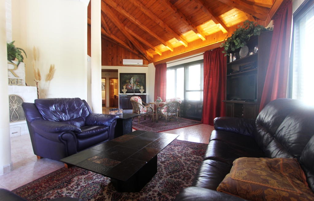Image of House - 3 Bedrooms - 2 Bathrooms for Sale in Budva-Radanovici-Montenegro, Image 13