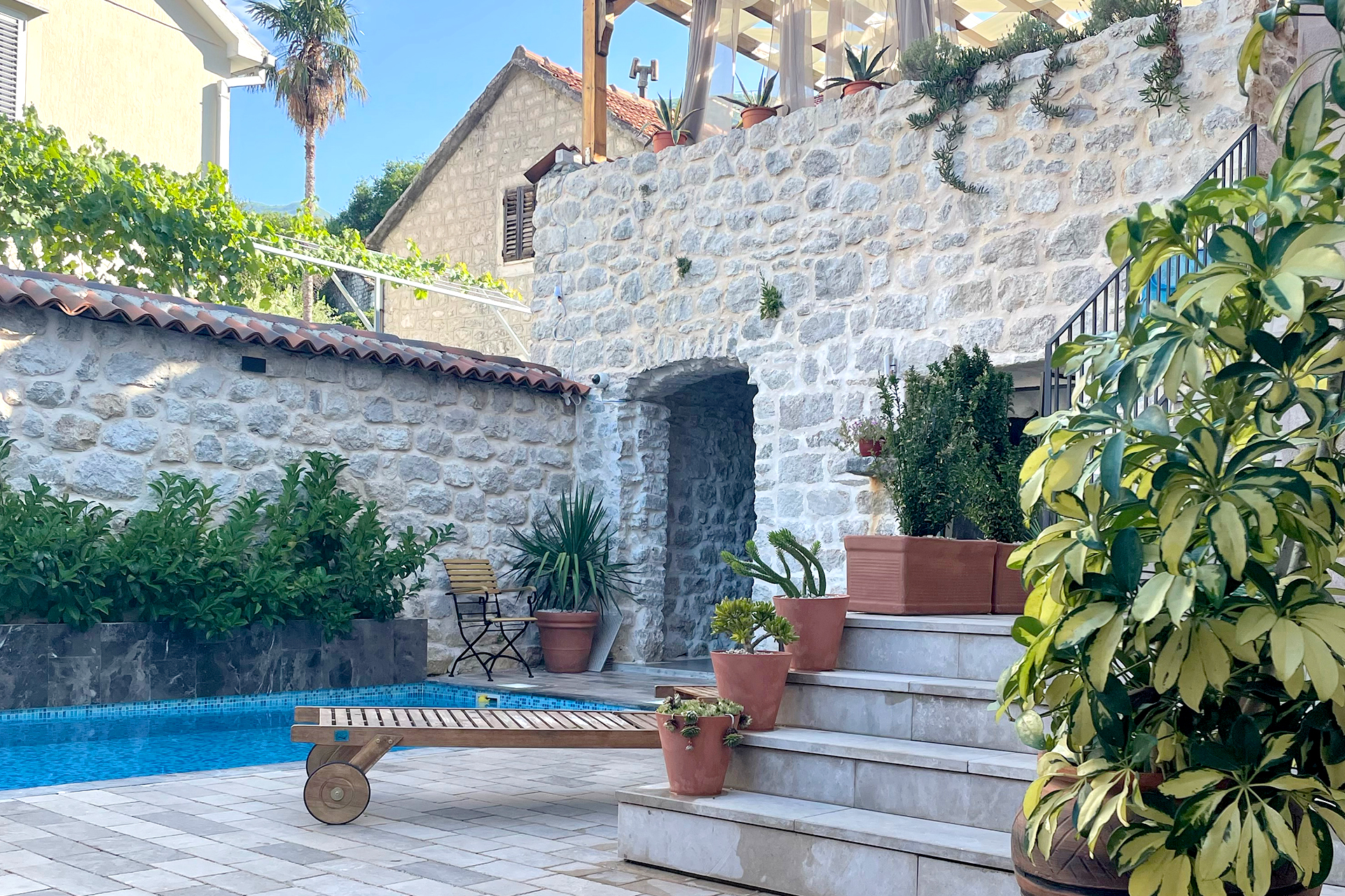 Image of Hotel - 11 Bedrooms - 8 Bathrooms for Sale in Kotor-Risan-Montenegro, Image 10