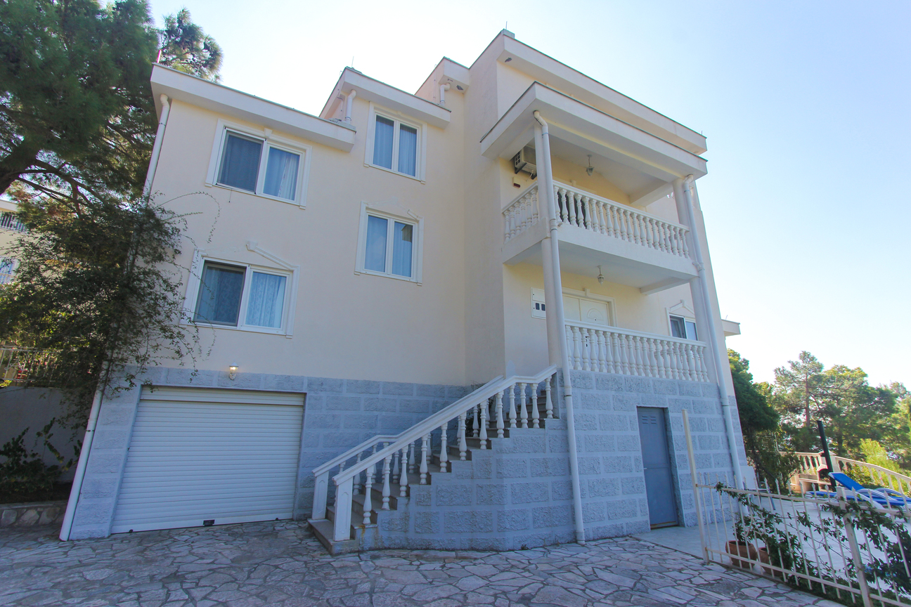 Image of House - 4 Bedrooms - 5 Bathrooms for Sale in Bar-Zeleni Pojas-Montenegro, Image 2