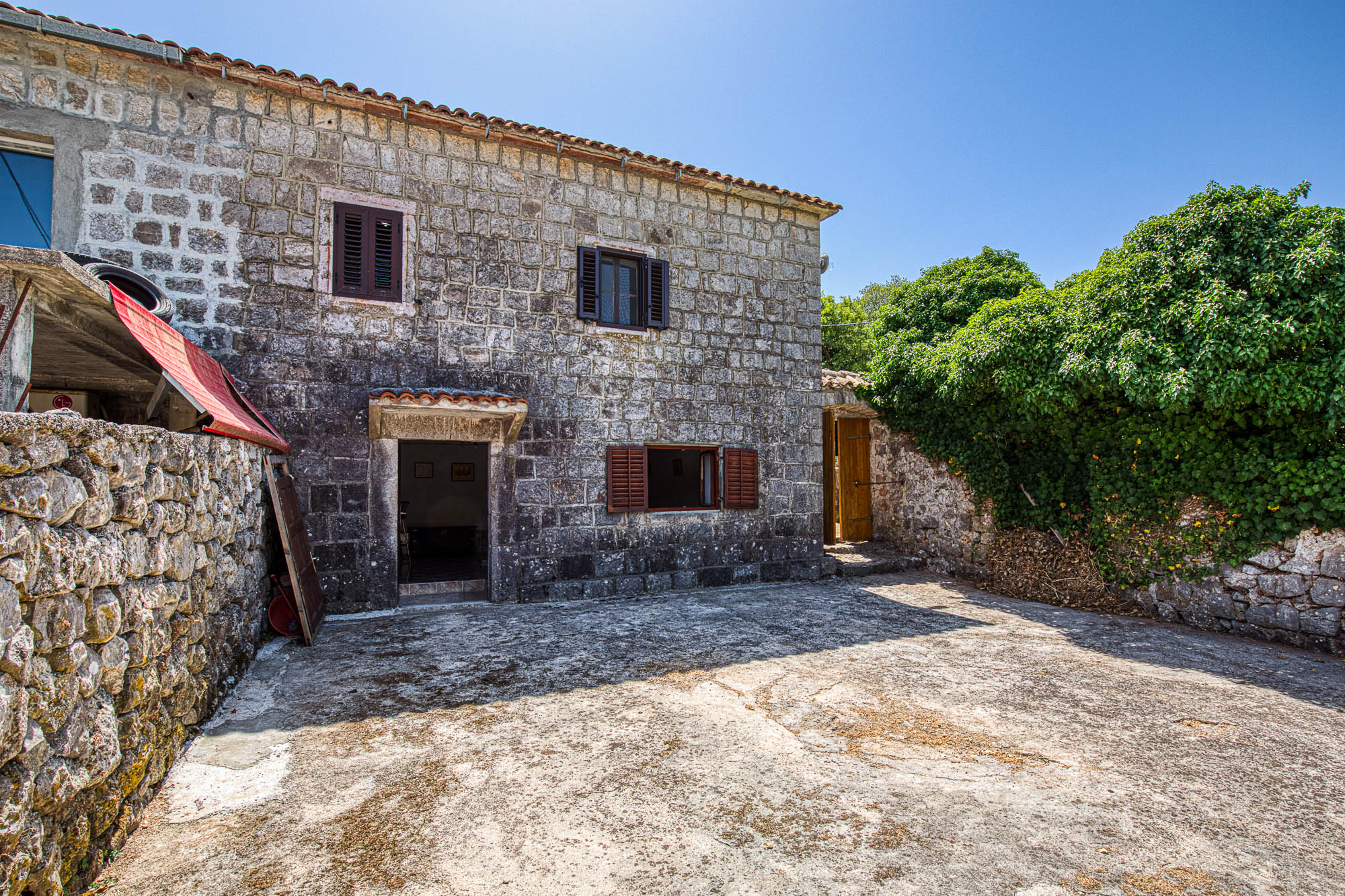 Image of House - 4 Bedrooms - 2 Bathrooms for Sale in Kotor-Montenegro, Image 11