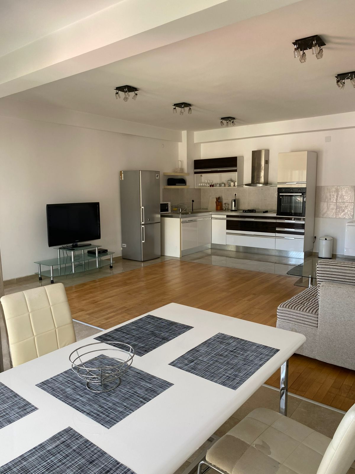 Image of Apartment - 2 Bedrooms - 1 Bathrooms for Sale in Budva-Budva-Montenegro, Image 6