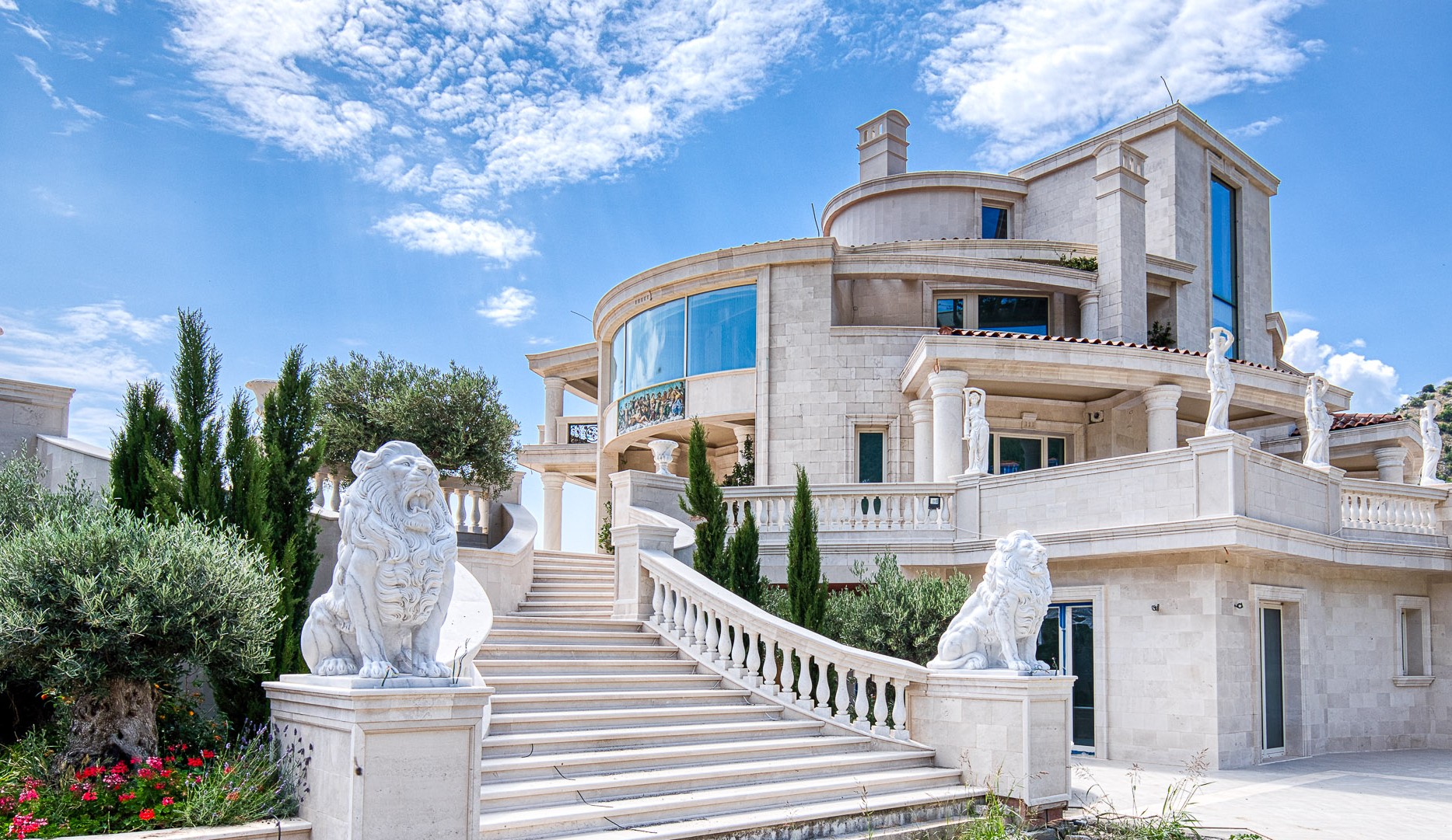 Image of Villa - 11 Bedrooms - 16 Bathrooms for Sale in Montenegro-Sveti Stefan-Montenegro, Image 11