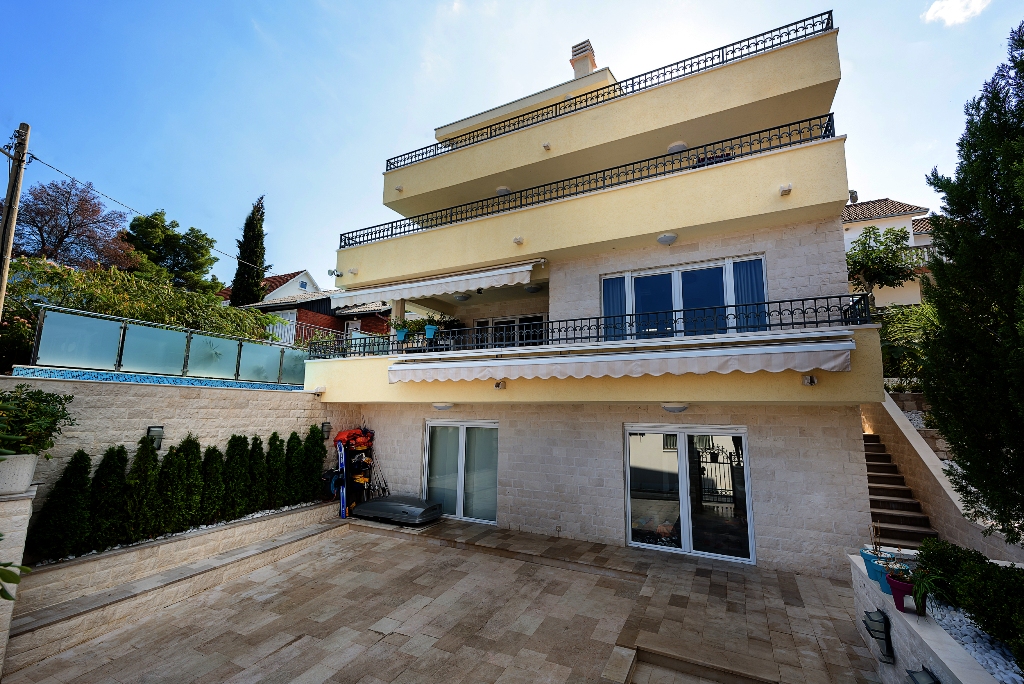 Image of Villa - 5 Bedrooms - 4 Bathrooms for Sale in Tivat-Tivat-Montenegro, Image 2