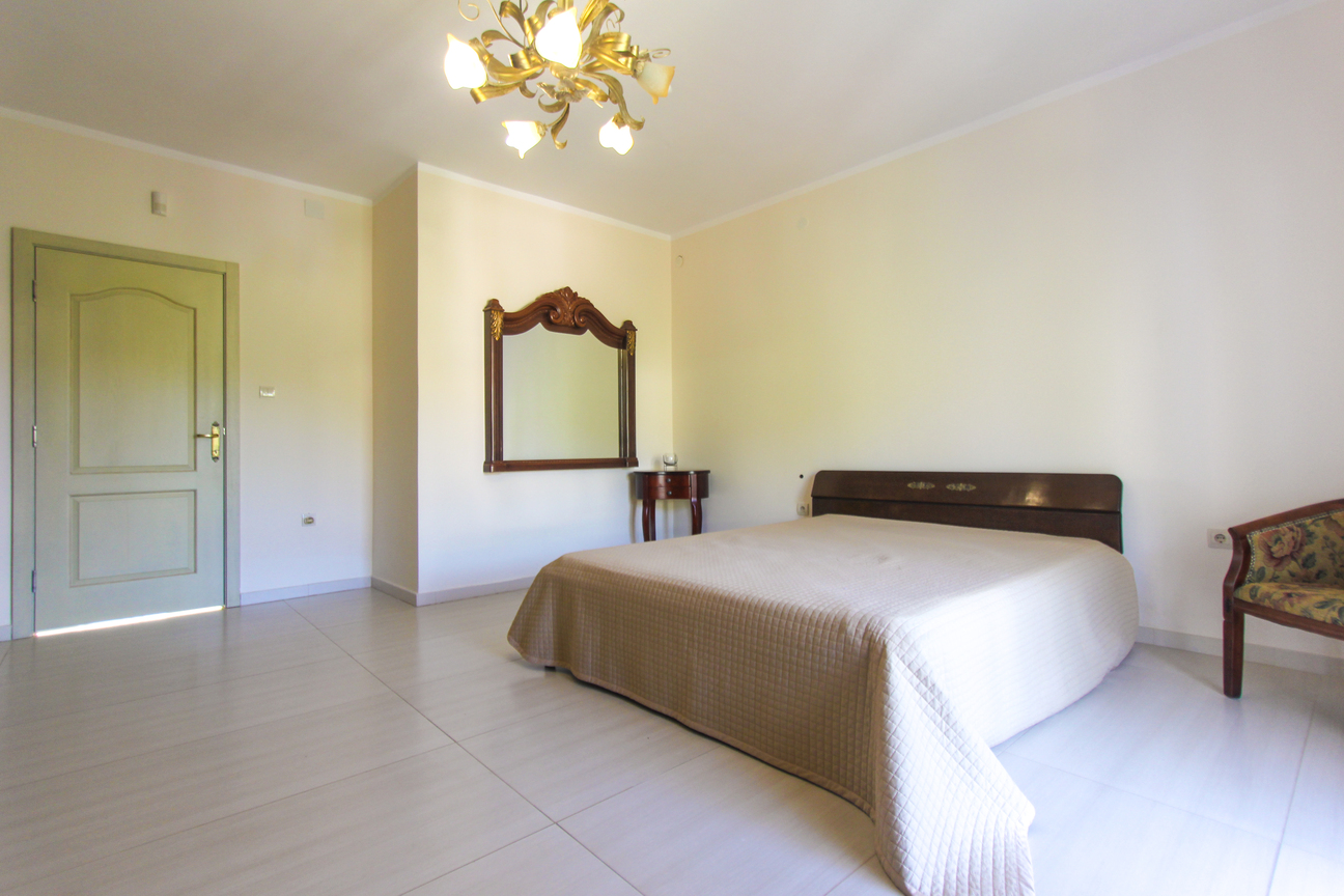 Image of House - 4 Bedrooms - 5 Bathrooms for Sale in Bar-Zeleni Pojas-Montenegro, Image 13