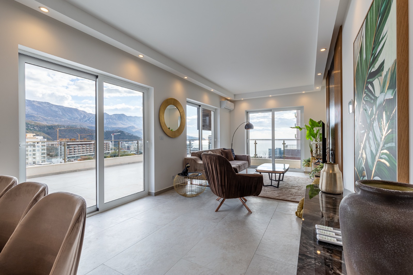 For sale: a spacious and luxuriously furnished three-bedroom apartment in the Sunny Side complex.  Becici Budva
