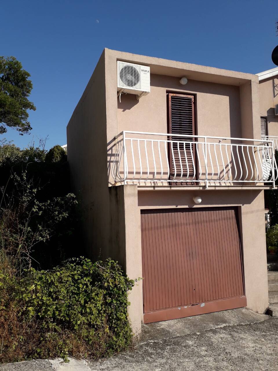 Image of House - 2 Bedrooms - 1 Bathrooms for Sale in Herceg-Novi-Herceg Novi-Montenegro, Image 3