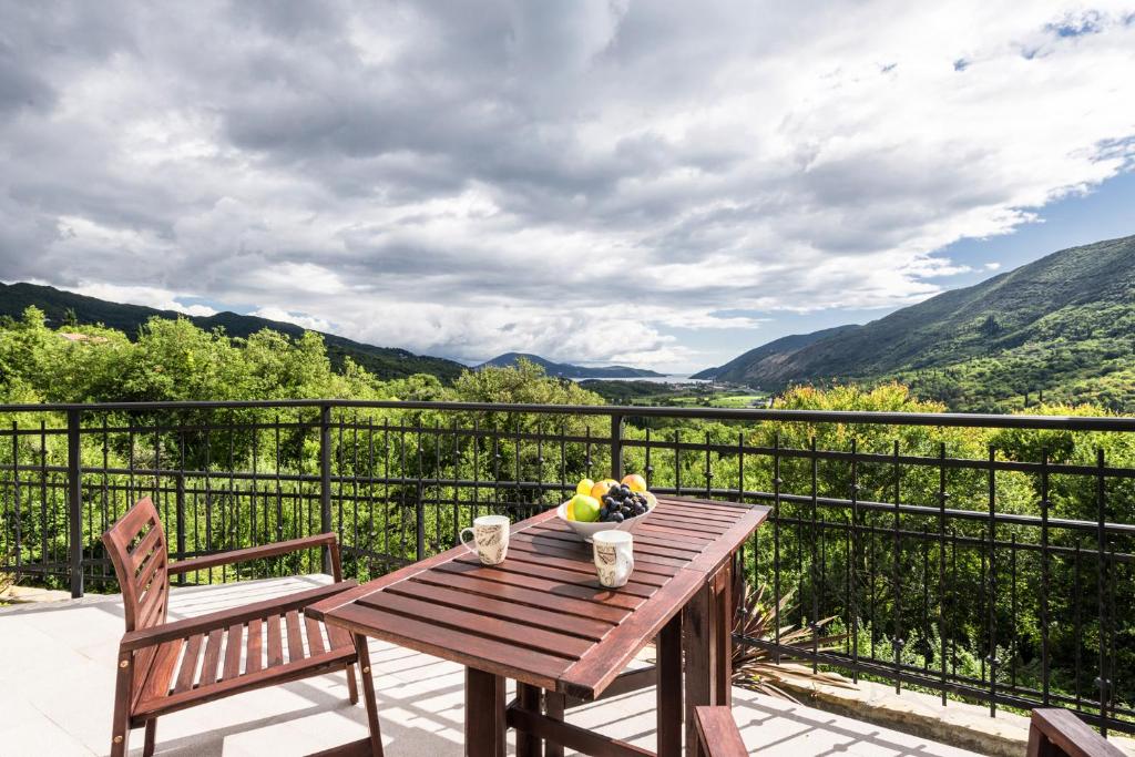 Image of Townhouse - 3 Bedrooms - 4 Bathrooms for Sale in Herceg-Novi-Sutorina-Montenegro, Image 4