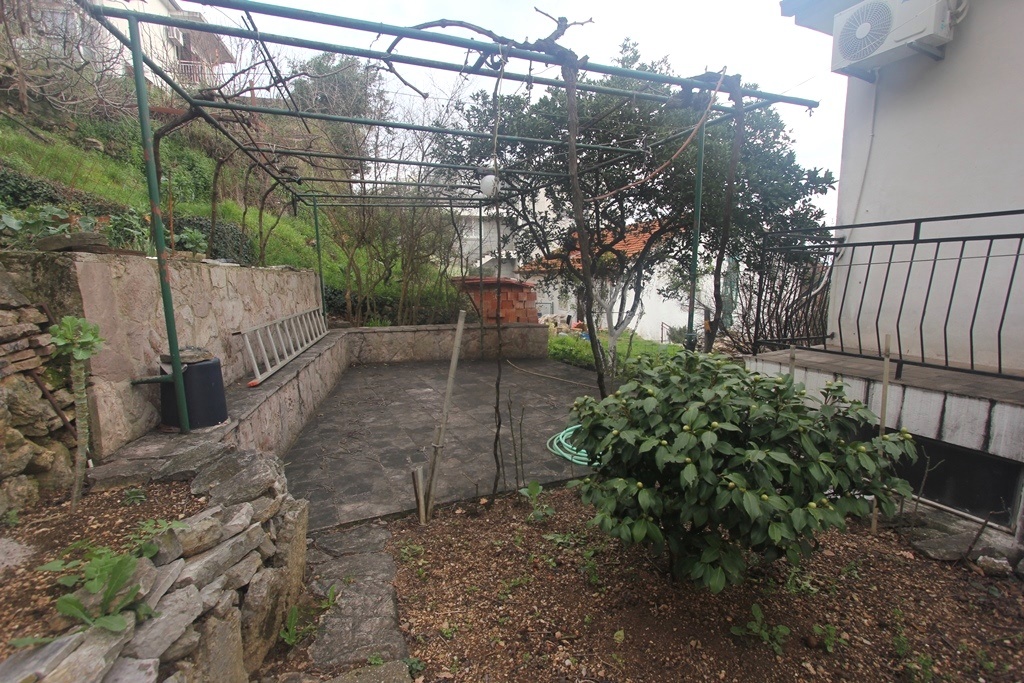 Image of House - 7 Bedrooms - 3 Bathrooms for Sale in Herceg-Novi-Herceg Novi-Montenegro, Image 5