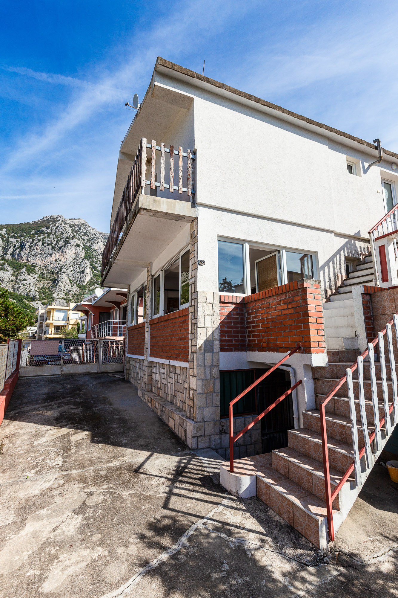 Image of House - 8 Bedrooms - 2 Bathrooms for Sale in Bar-Sutomore-Montenegro, Image 3