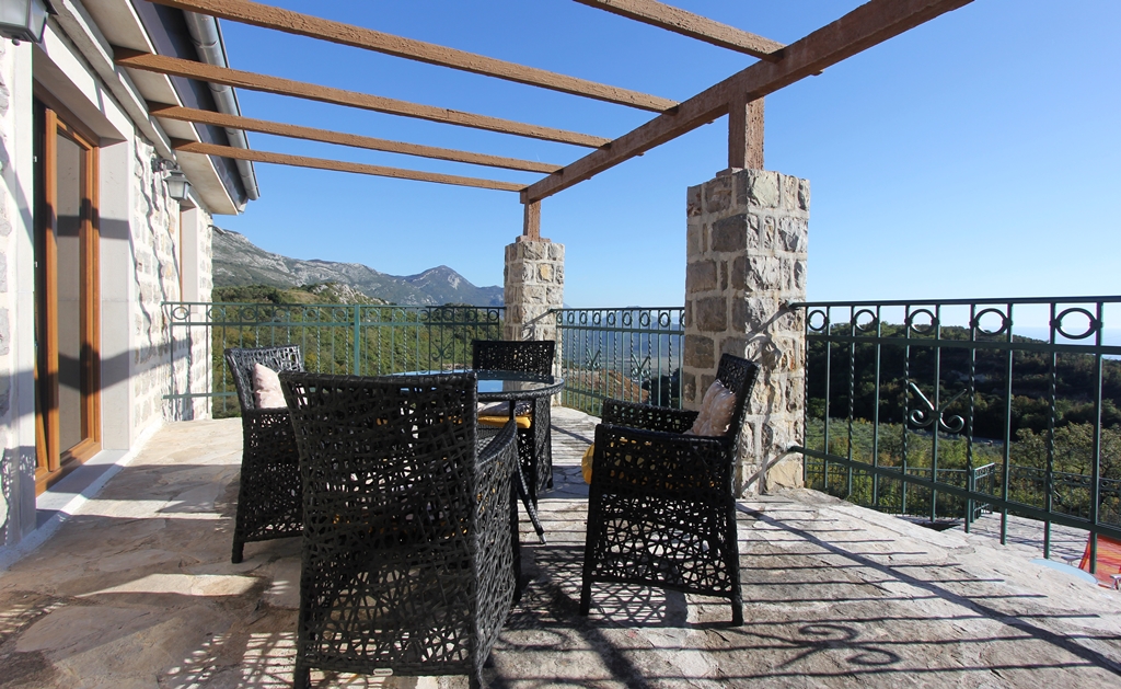 Image of Villa - 6 Bedrooms - 4 Bathrooms for Sale in Budva-Petrovac-Montenegro, Image 1