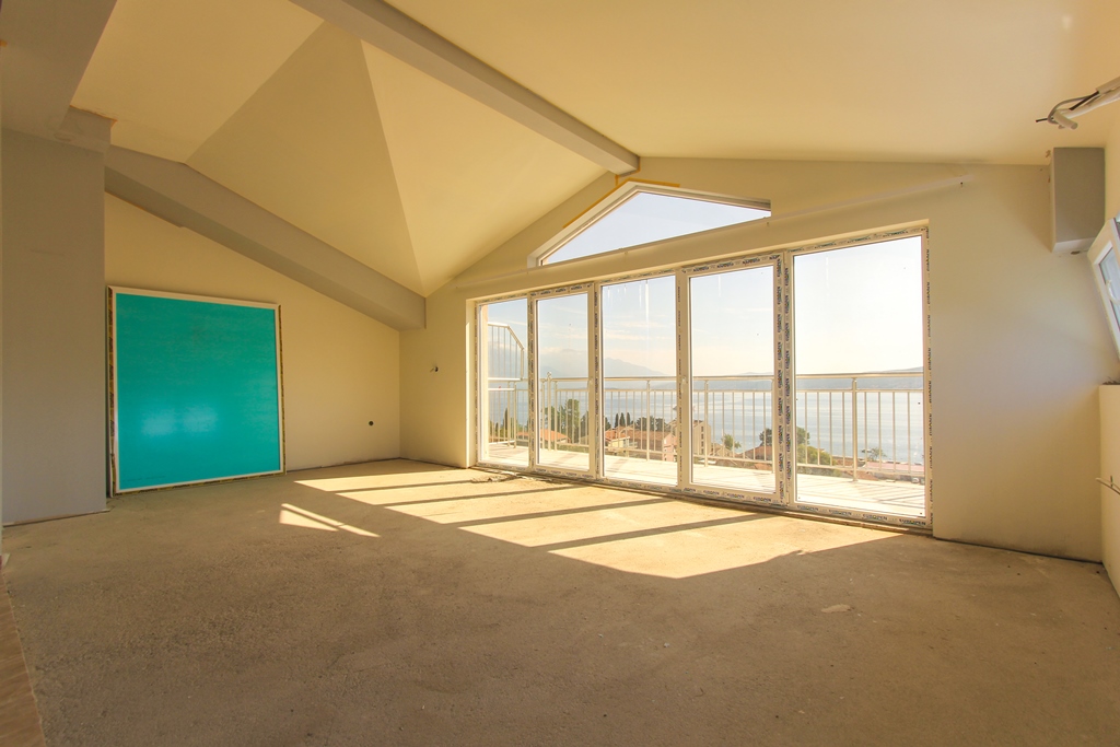 Image of Apartment - 3 Bedrooms - 1 Bathrooms for Sale in Herceg-Novi-Baosici-Montenegro, Image 4