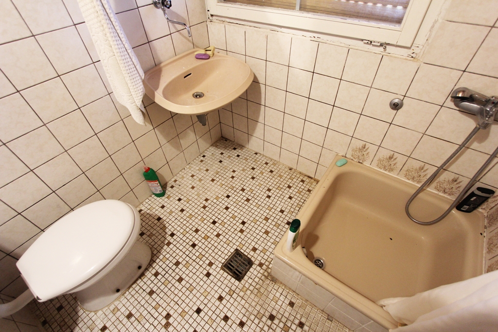 Image of House - 5 Bedrooms - 2 Bathrooms for Sale in Herceg-Novi-Herceg Novi-Montenegro, Image 11