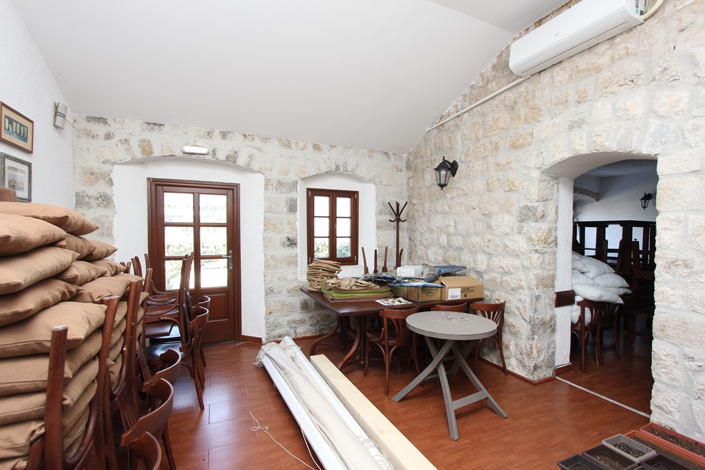 Image of House - 3 Bedrooms - 3 Bathrooms for Sale in Kotor-Prcanj-Montenegro, Image 12