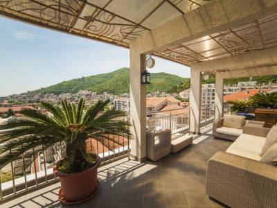 Penthouse in the heart of Budva with stunning city views