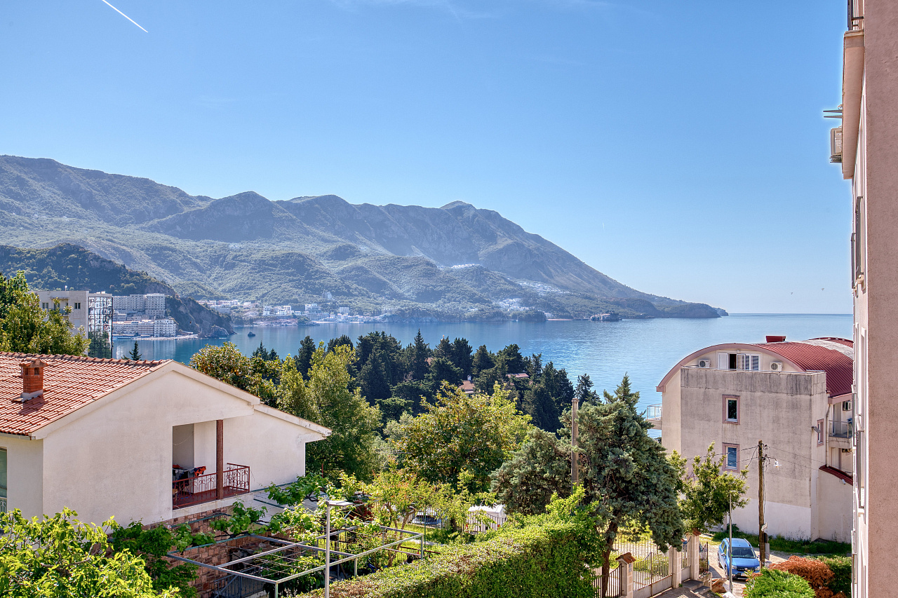 Fully Equipped Hotel with Restaurant in Bečići – 200m from the Sea