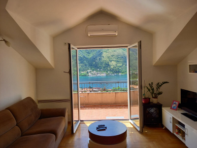 Apartment with sea view in Dobrota