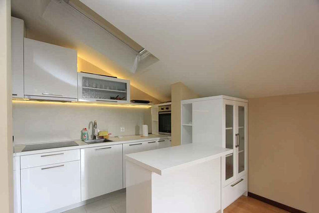 Spacious apartment in the center of Budva — photo 4